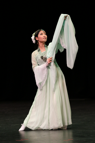 Illustration for article titled Canon 85mm f/1.2: TU's International Night